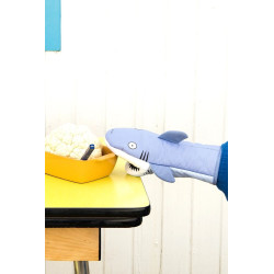 Fluid Market x Tiffany Cooper shark oven mitt